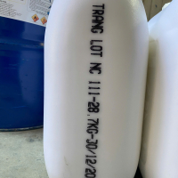 NC (Nitrocellulose): Loại sơn/chất kết dính này có đặc tính khô nhanh, bám dính tốt, thường dùng cho đồ gỗ. 1 thành phần (1K): Sơn NC là loại sơn 1 thành phần, không cần pha chất đóng rắn, tiện dụng. Lót màu trắng (White Primer): Lớp lót màu trắng giúp mà