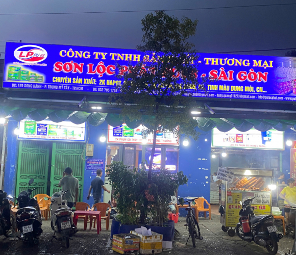 Làm mới bàn ghế, tủ gỗ đón Tết với sơn PU bền đẹp